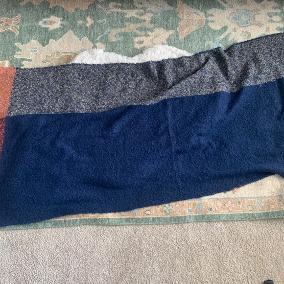 NWT Faded Glory Navy and Orange Oblong Scarf - Picture 9 of 9